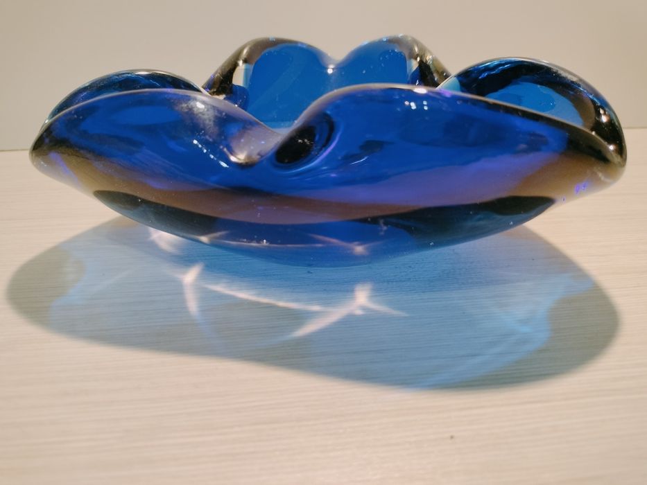 Szklana popielniczka niebieska szkło jak murano waga 954 g