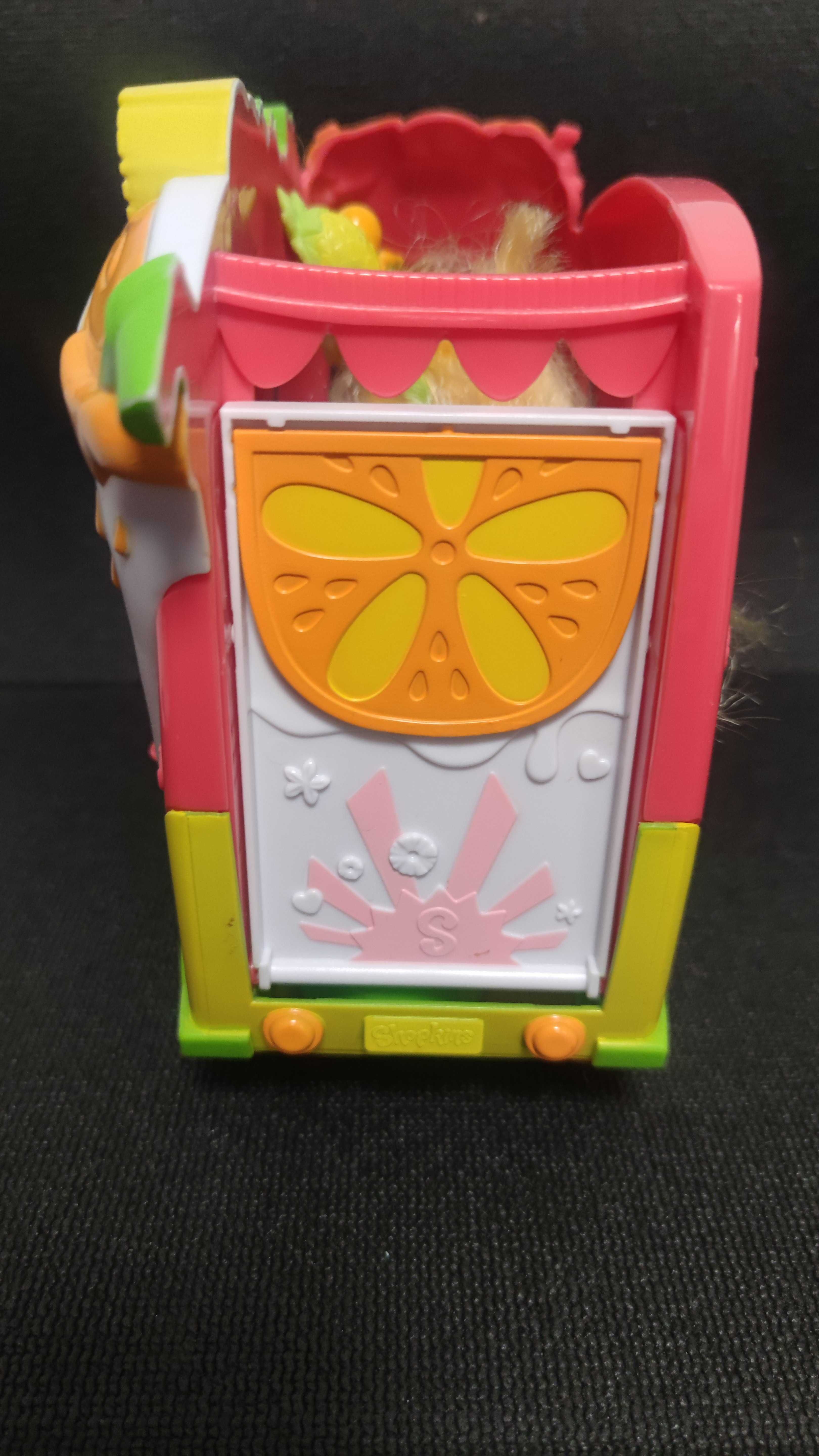 Shopkins lalka auto samochód van z napojami SHP56332 Smoothie VIP card