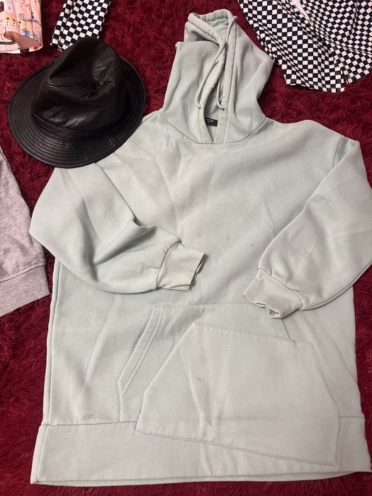 Віддам жіночі речі