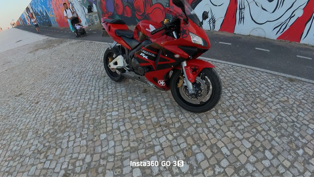 Honda CBR 600RR à Venda – Excelente Estado.