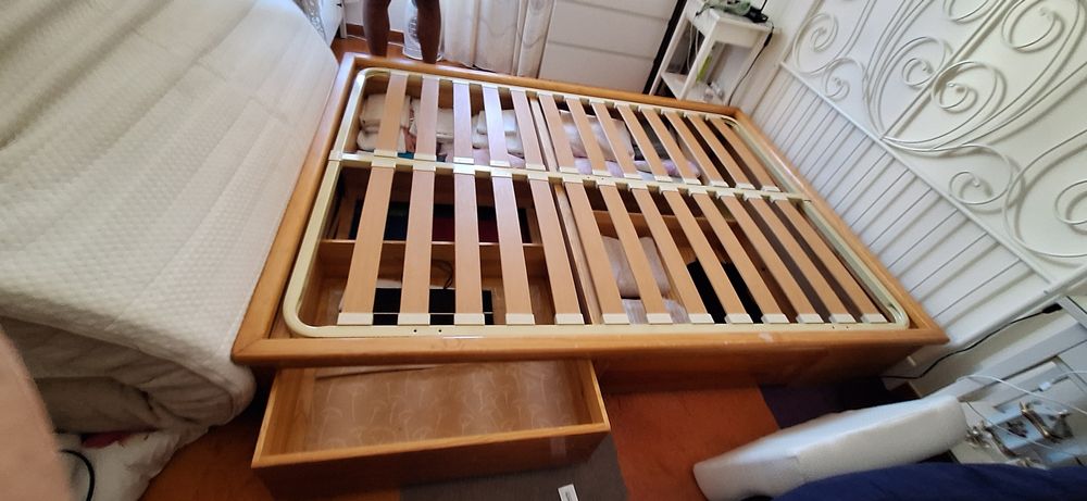 Cama em madeira natural com 4 gavetões 1,93 x1,44 com estrado
