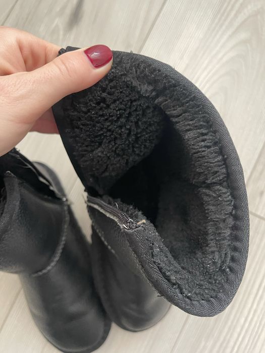 Уги хлопчик/дівчинка