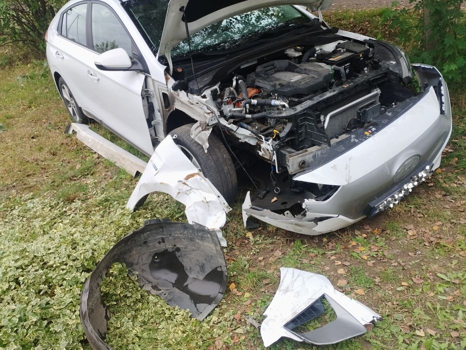 Hyundai ioniq 28 після Дтп