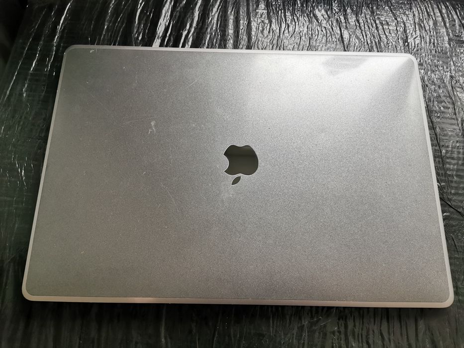 Macbook pro 2018 i7/16gb ram/256gb