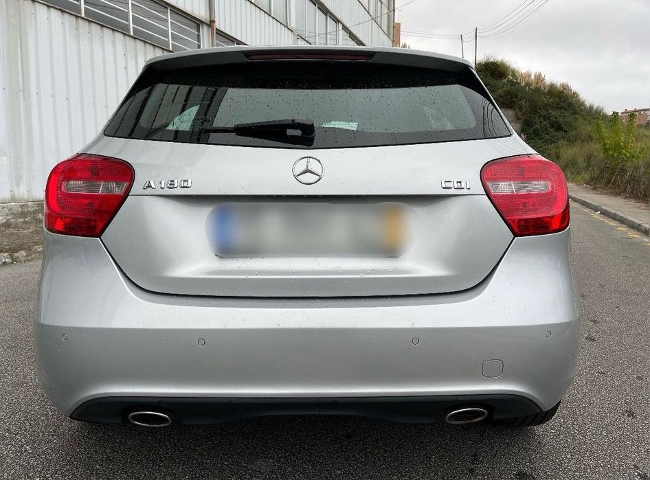 Mercedes-Benz A 180D Urban Automático