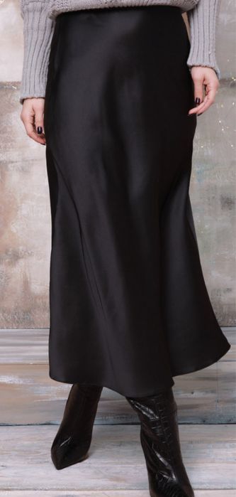 Спідниця чорна атласна