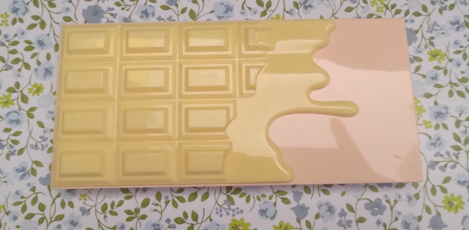Revolution Lemon drizzle paleta cieni używana