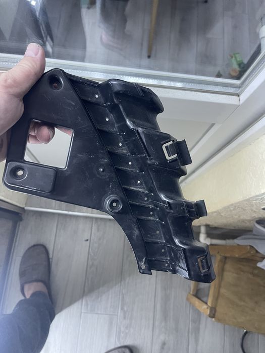 Кронштейн передней фары tesla model 3 2021