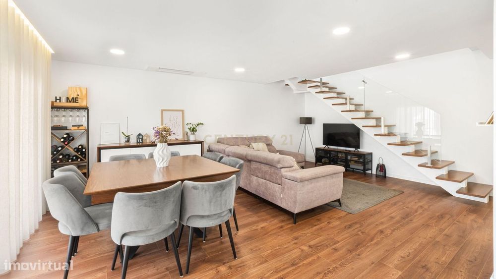 Duplex T3 com Terraço e Garagem para 4 Viaturas na Quinta da Fábrica –