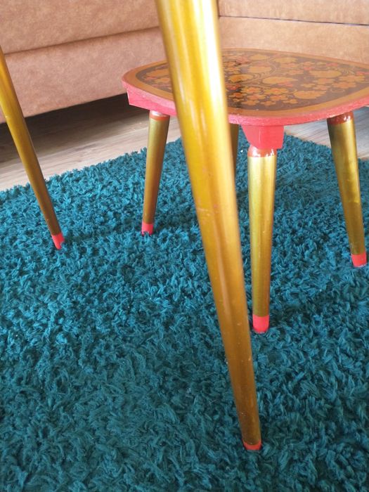 Stolik i dwa stołki - unikatowe - Khokhloma Chochłoma