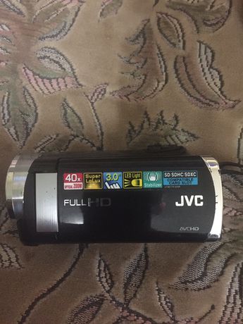 Продаю видео камеру Jvs ( Everio)