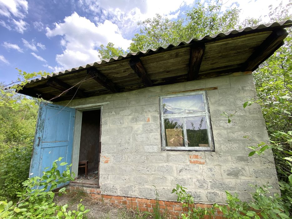 Дача на березі Булатецького ставка, приватизована.