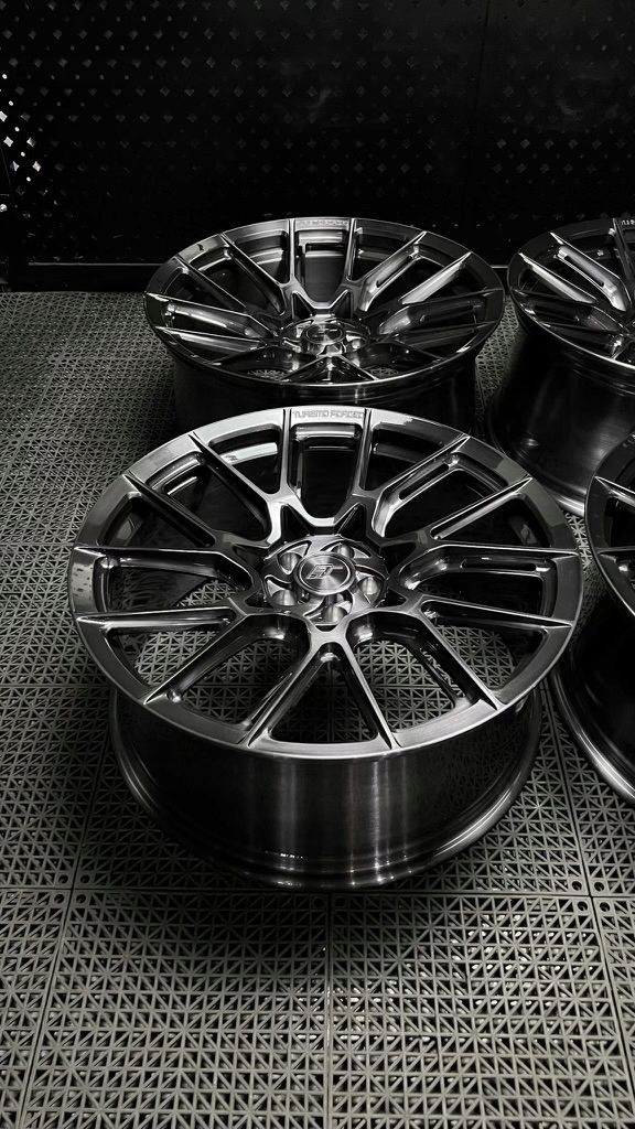 Felgi Turismo Custom Forged GT 1PC 22" do Porsche Macan