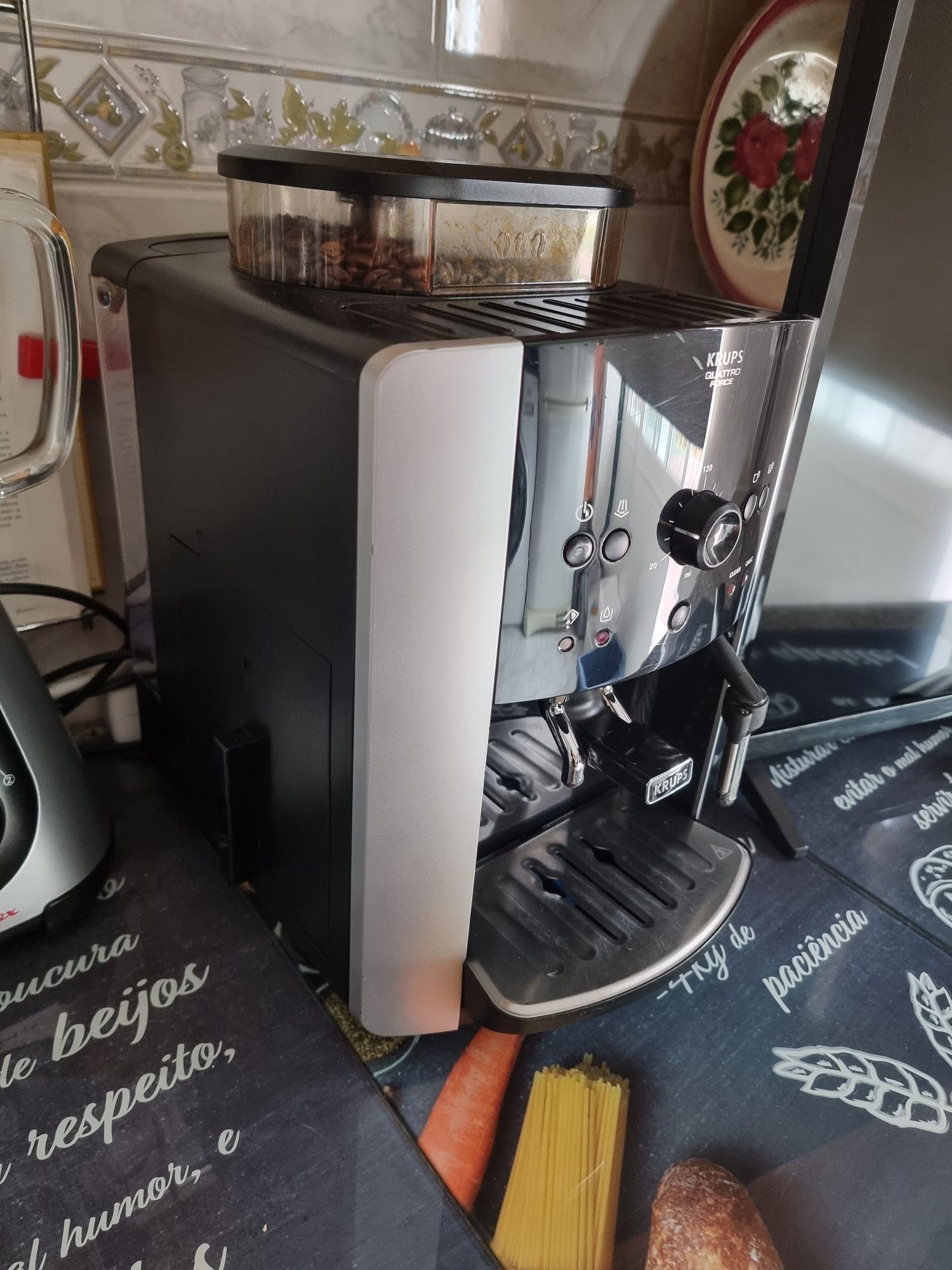 Máquina de café Krups.