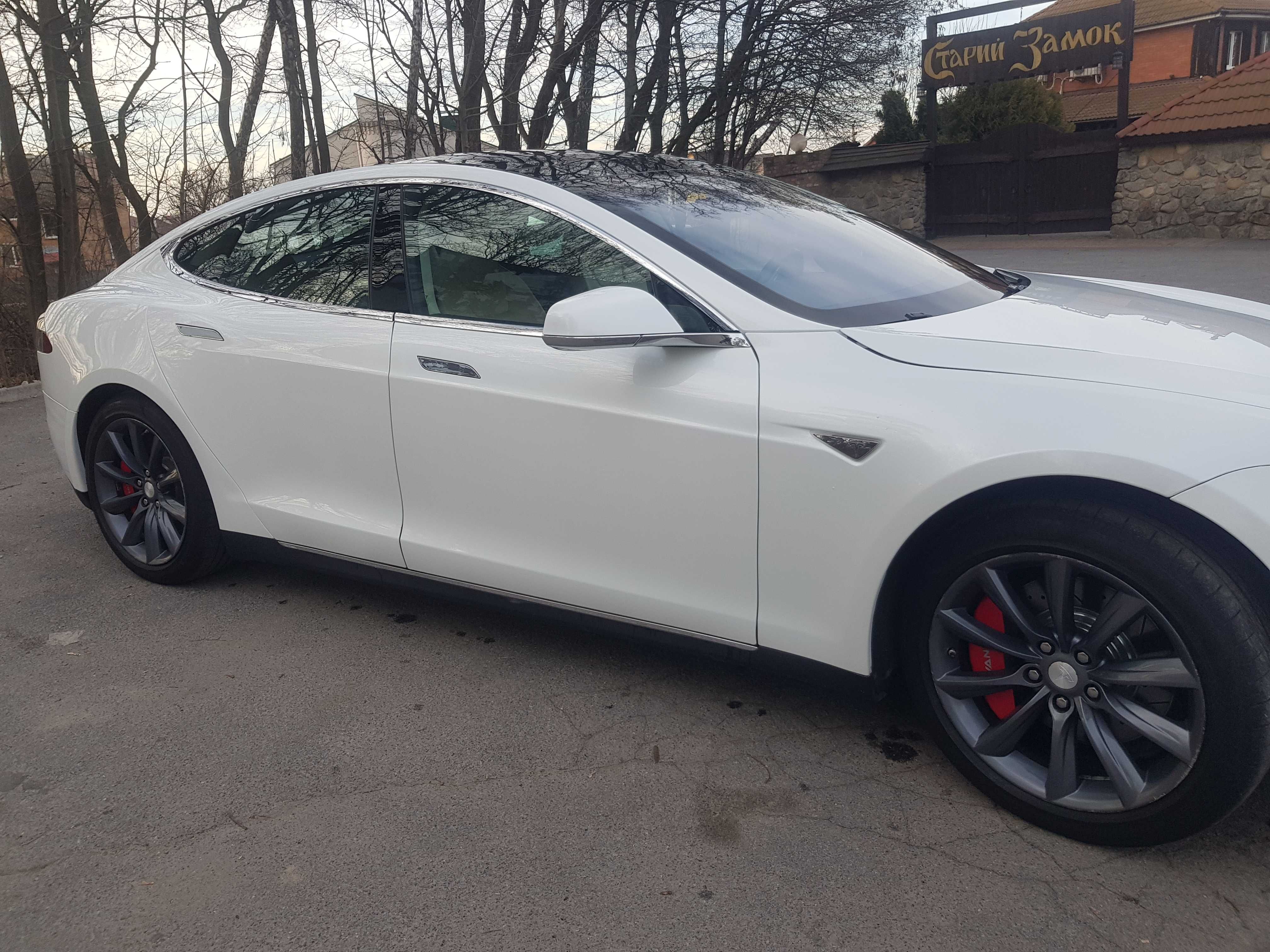 Продам Tesla Model S 85 2013 (intel)