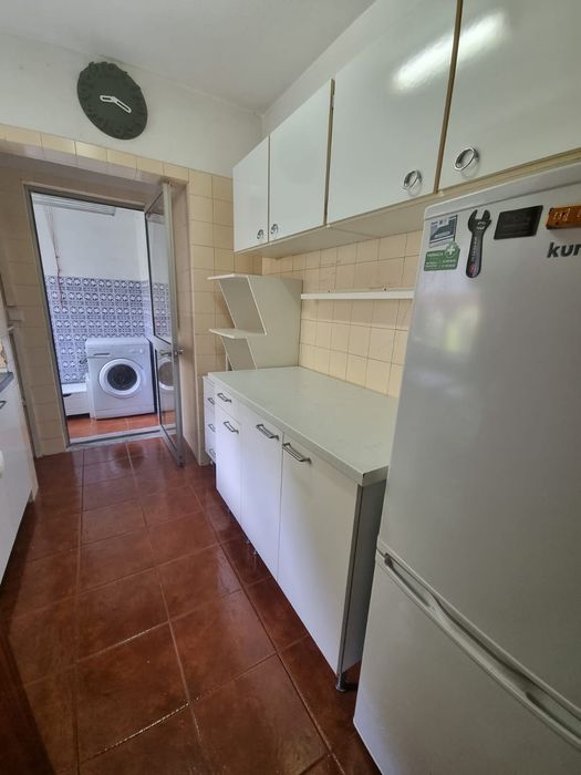 T1 no R/C com janelas em todas as divisões excelente localização