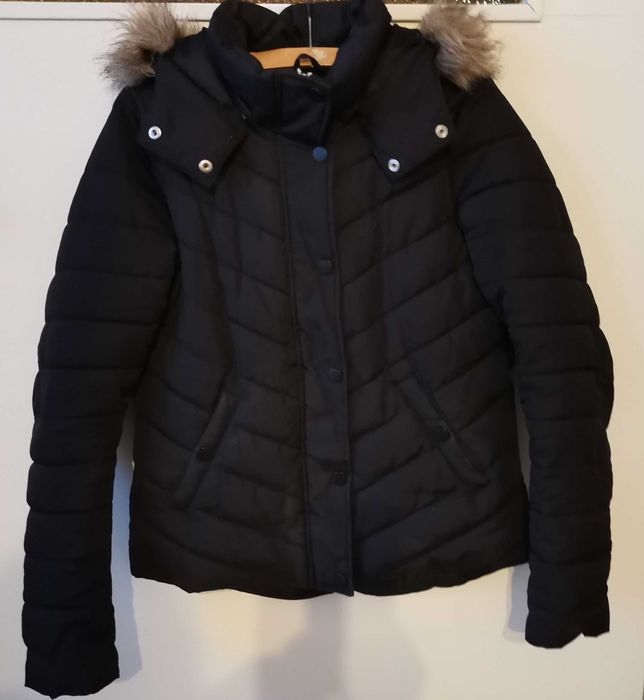 Czarna kurtka ocieplana z kapturem H&M rozmiar 40