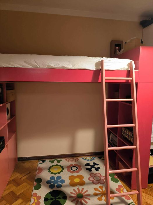 Cama beliche superior lacada cor de rosa