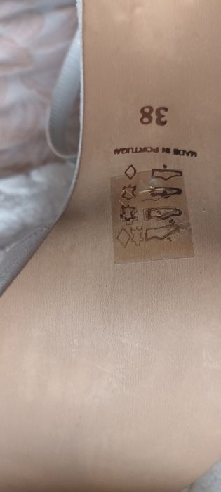 Sandálias em pele prateadas NOVAS