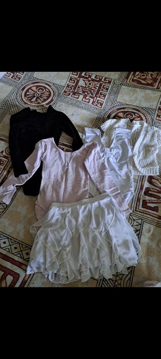 Купальник р.32; юбочка р.36.