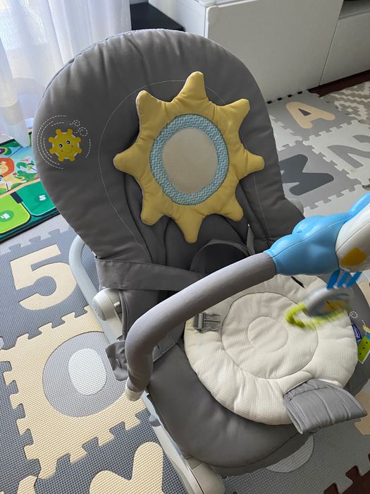 Espreguiçadeira Chicco com brinquedos destacáveis