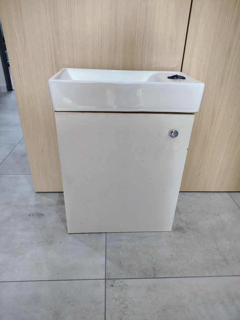 Szafka z umywalką WC toaleta