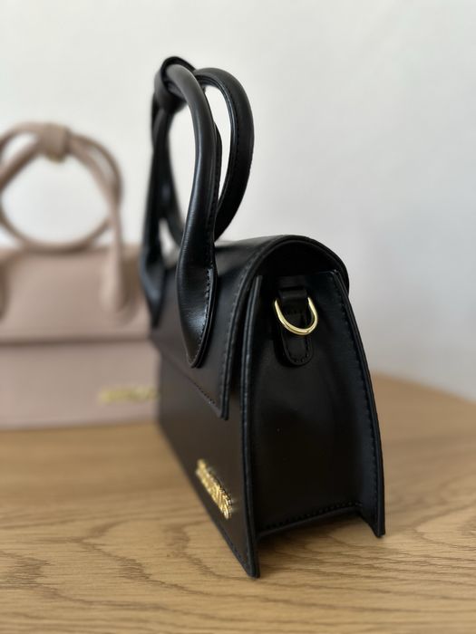 Стильні сумочки в бежевому, чорному та рожевому кольорах