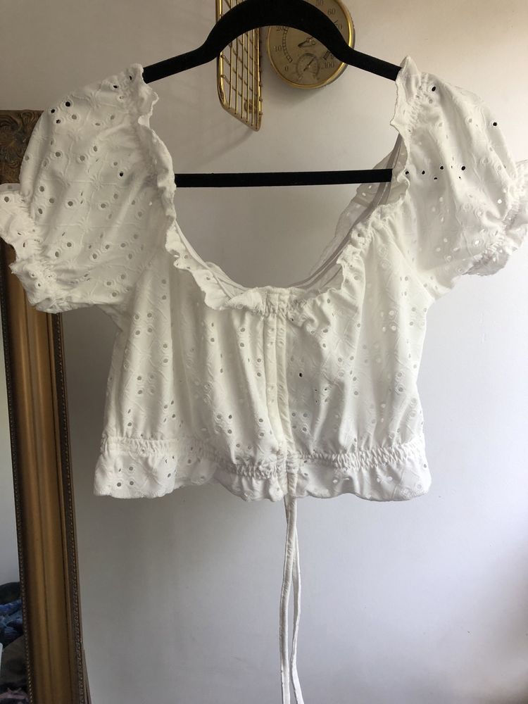 Crop top z wiązaniem biała bluzka sinsay xl ażurowy top