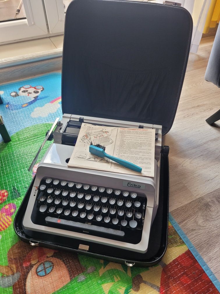 Maszyna do pisania ERIKA lata 70-te NIE UŻYWANA