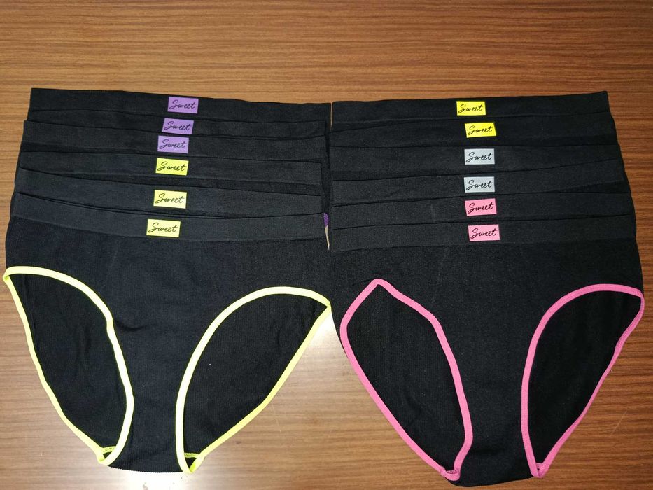 Conjunto de 12 cuecas de senhora