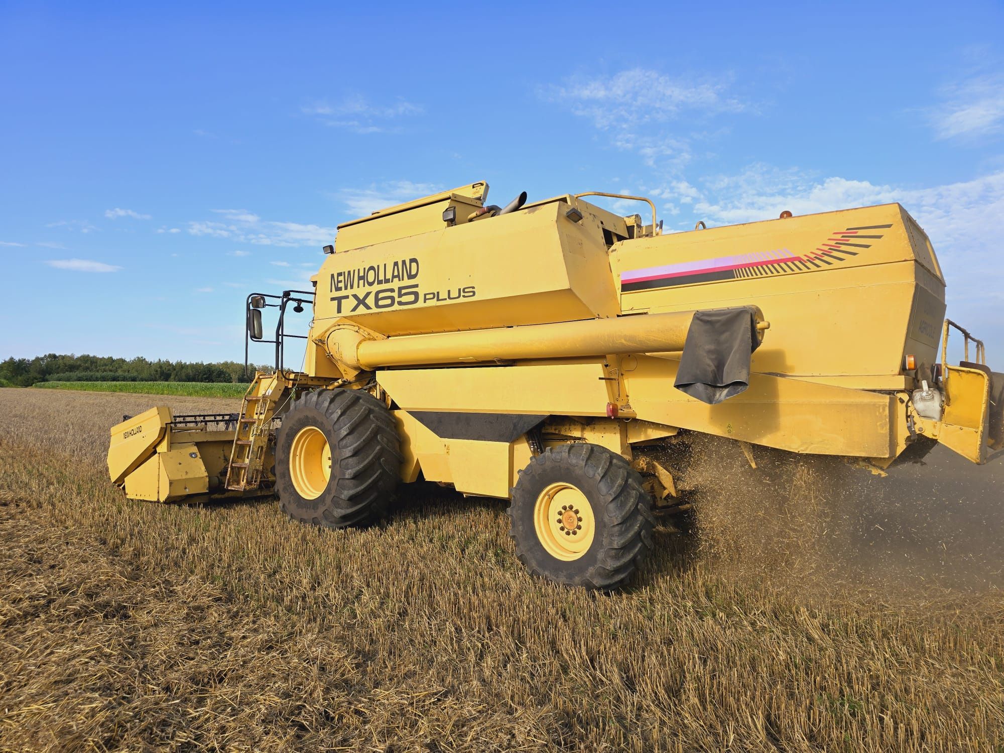 New Holland TX 65 PLUS napęd 4x4 heder 5m sprowadzony (62,64,66,67,68)