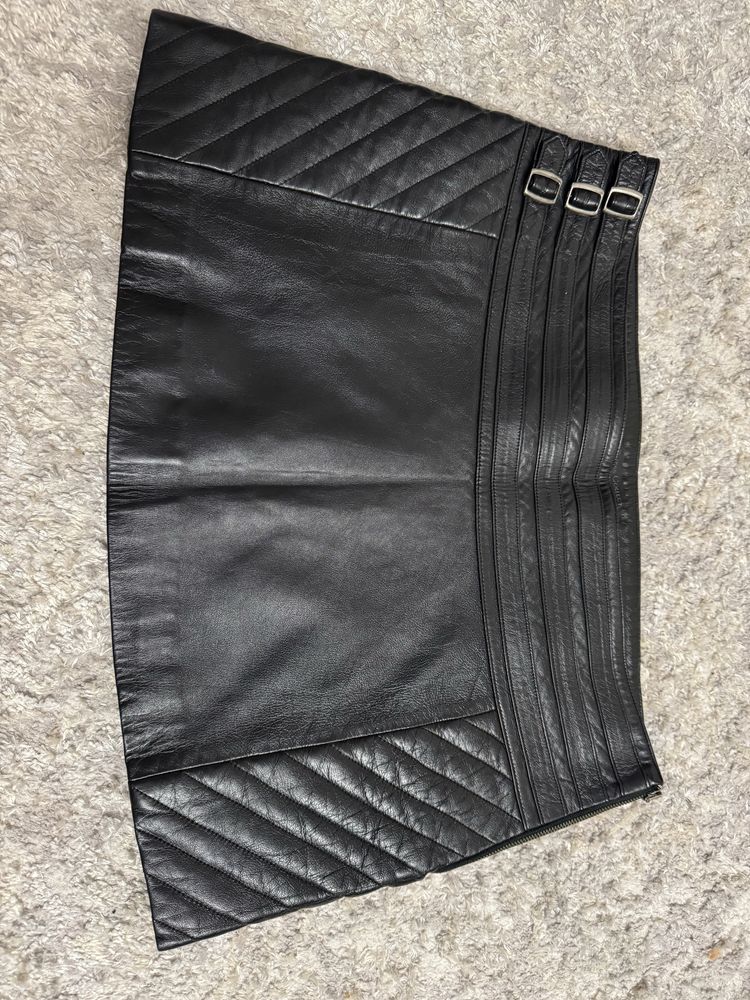 Міні спідниця Guess із натуральної шкіри