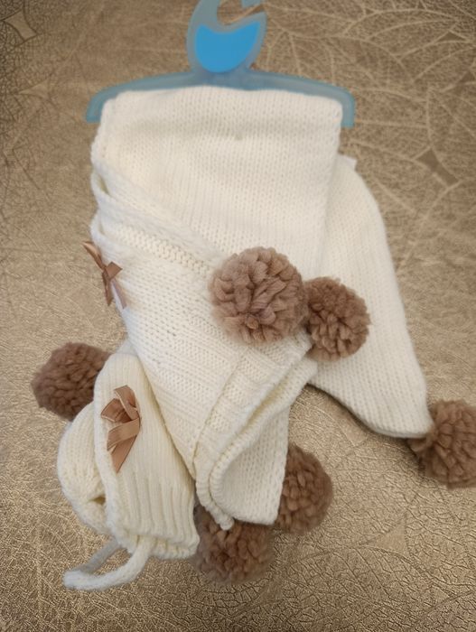 Conjunto bebe 12 M (gorro,luvas, cachecol)