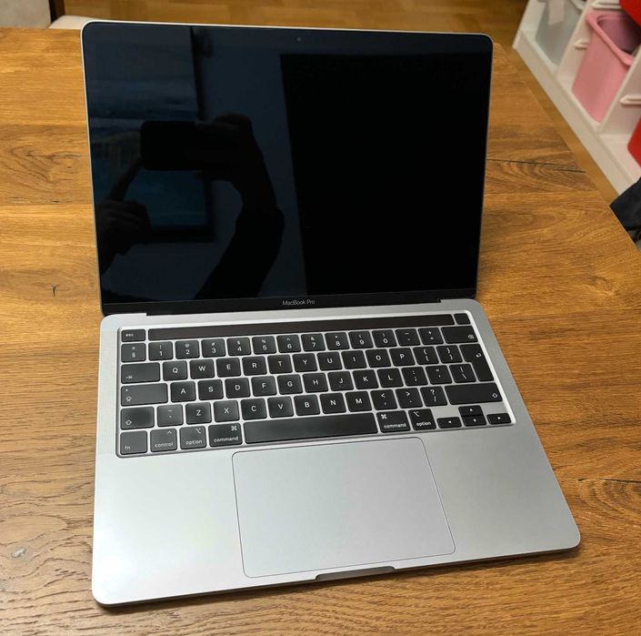 Macbook Pro 13, rok 2020, Intel i5, 16gb, 512 ssd, retina