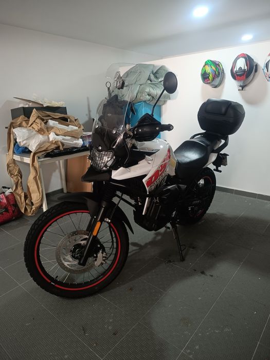 UM DSR TT Adventure 125cc como nova