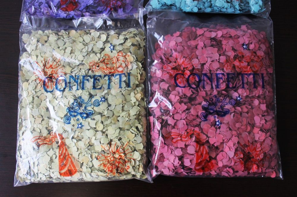 Embalagem de confetis colorida (NOVA E SELADA)