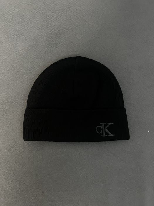 Чорна шапка Calvin Klein
