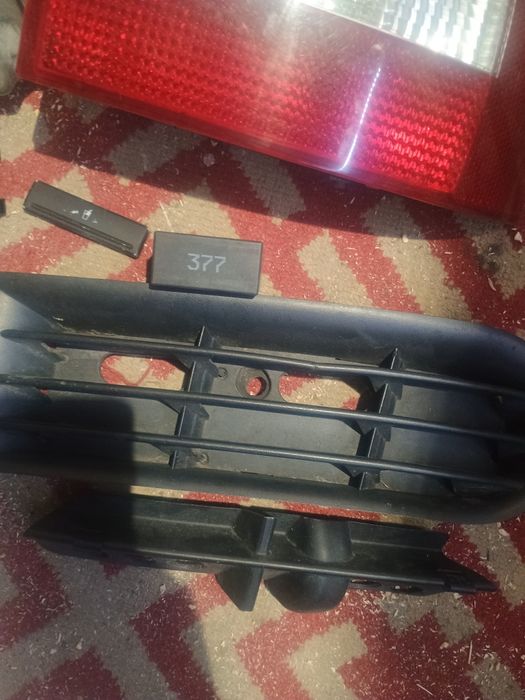 Zestaw części a3 8l lampa kratka zderzaka halogen wiązka radia 377