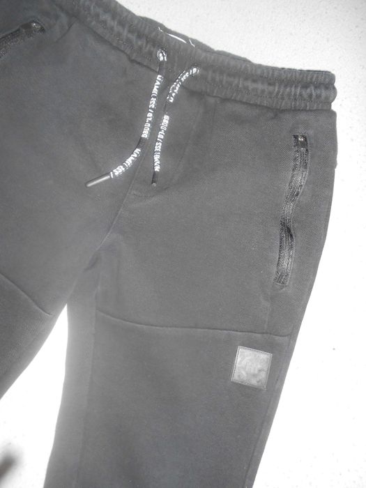 Spodnie Reserved, r. 158, joggery, czarne, chłopięce