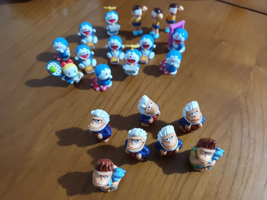 Conjunto vários bonecos ovos Kinder Surpresa antigos