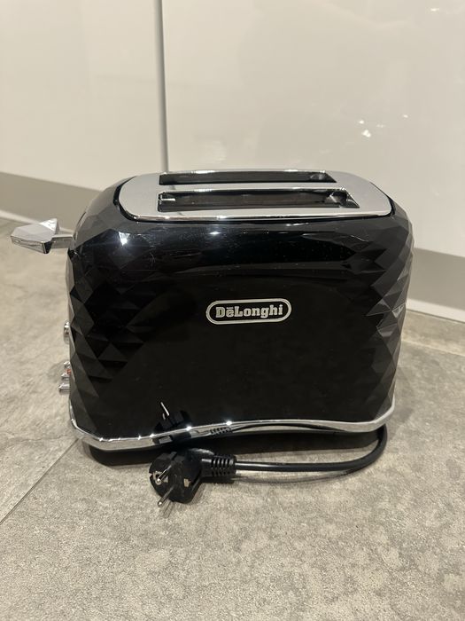 Toster Delonghi czarny