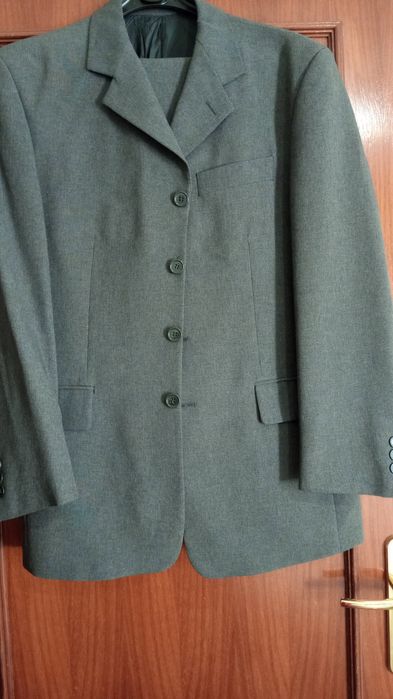 Fato usado mas em bom estado