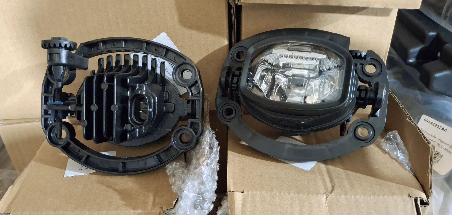 Фара противотуманная LED  Jeep Compass 21-24. 68470159AA
