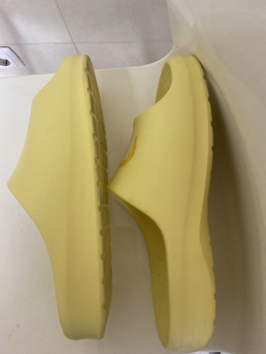Chinelo lacoste amarelo novo