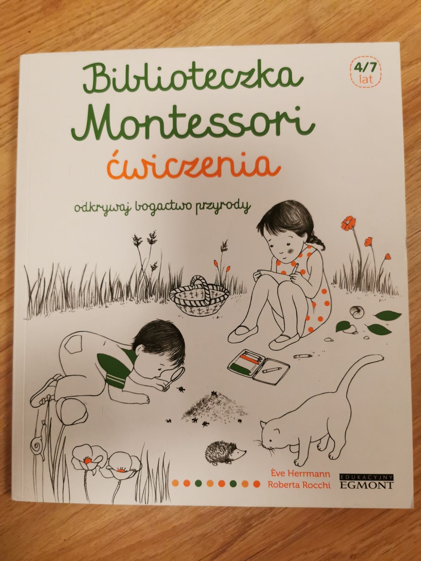 2 sztuki małych atlasów Ewa i Paweł Pawlak i biblioteczka montessori
