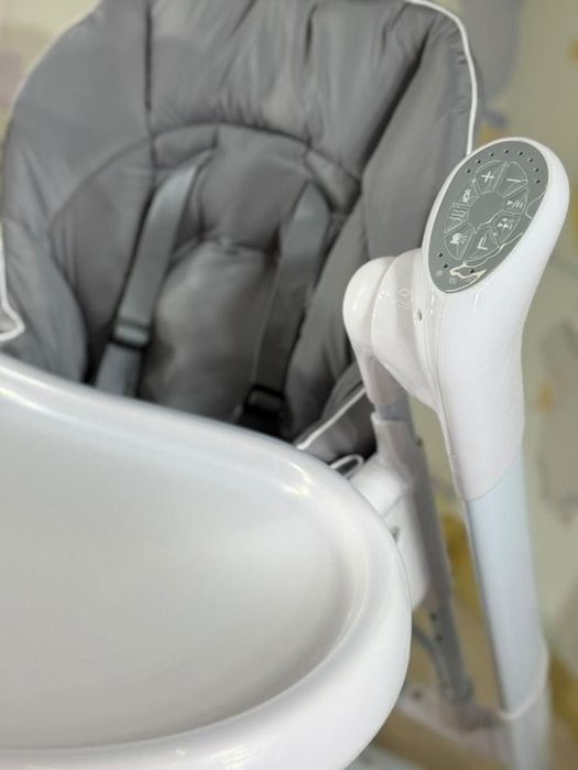 Стільчик для годування + крісло-гойдалка Caretero