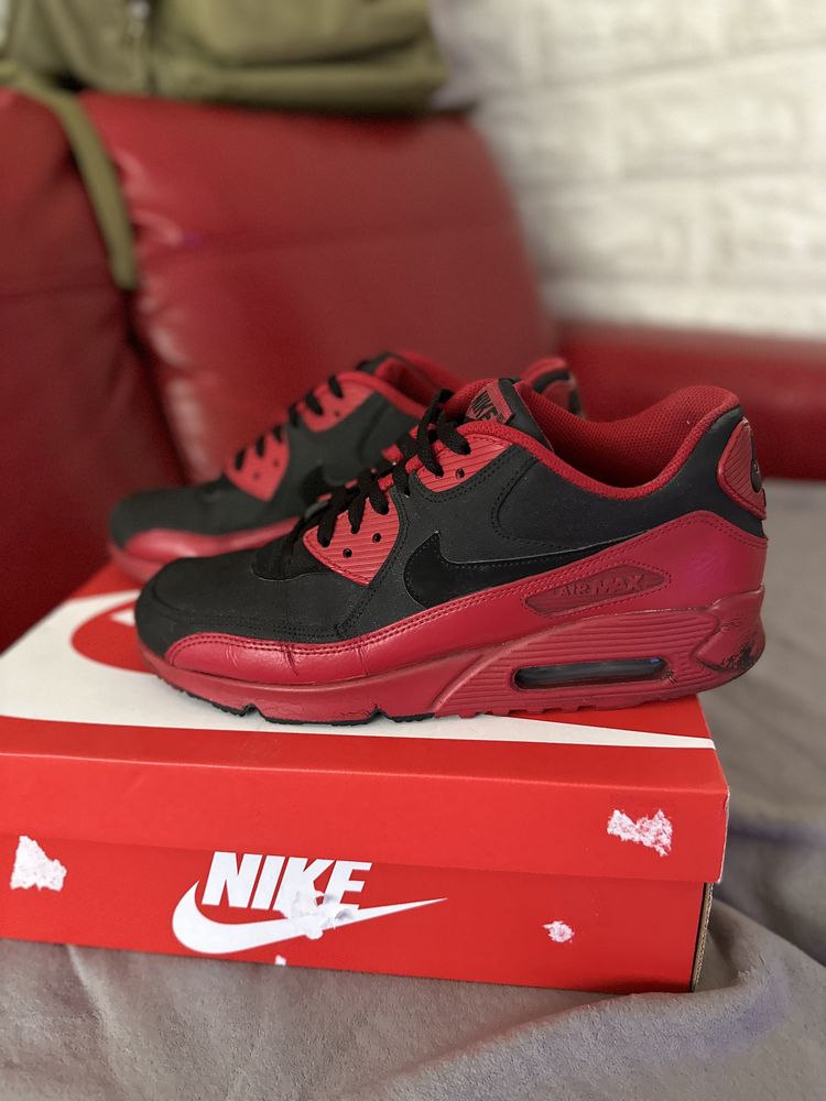 Nike Air Max 90 Winter in a Bold “Bred”