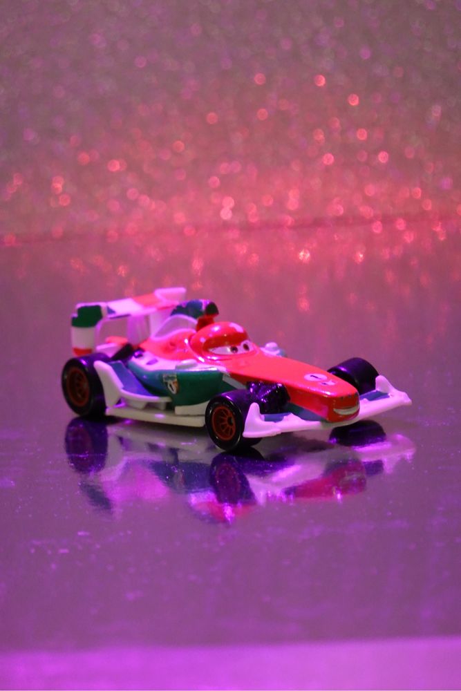 Figurka autko auta cars Francesco Bernoulli Formula 1 zygzak