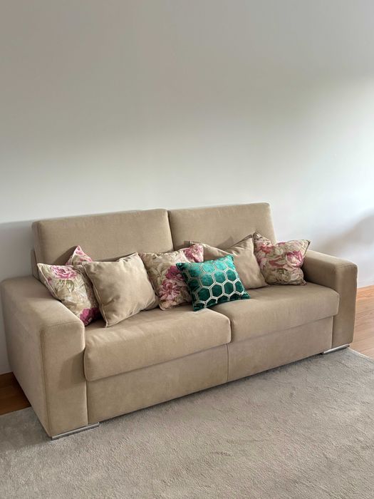 Sofa cor bege 2 metros