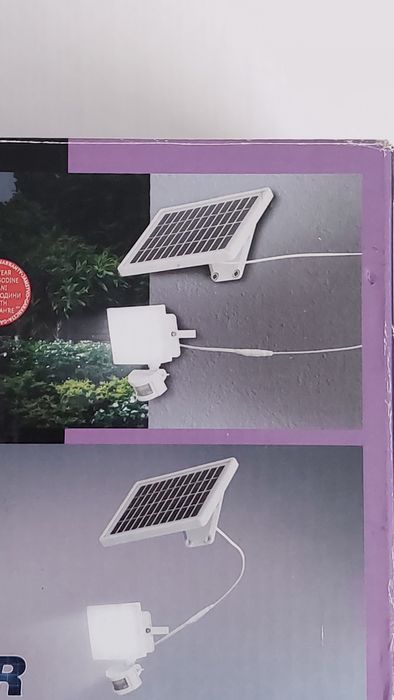 Білий прожектор LED Livarno із датчиком руху та сонячною батареєю. Нім